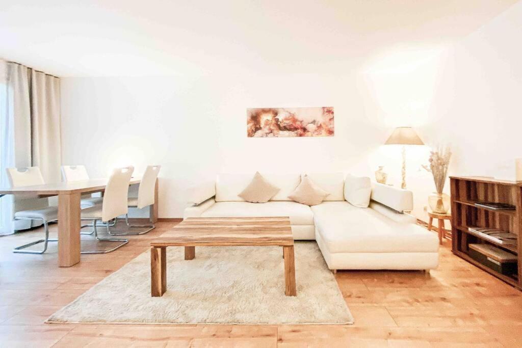 Luxury Home Cinema 2R Apt + Balcony / 65M² لبسيا المظهر الخارجي الصورة