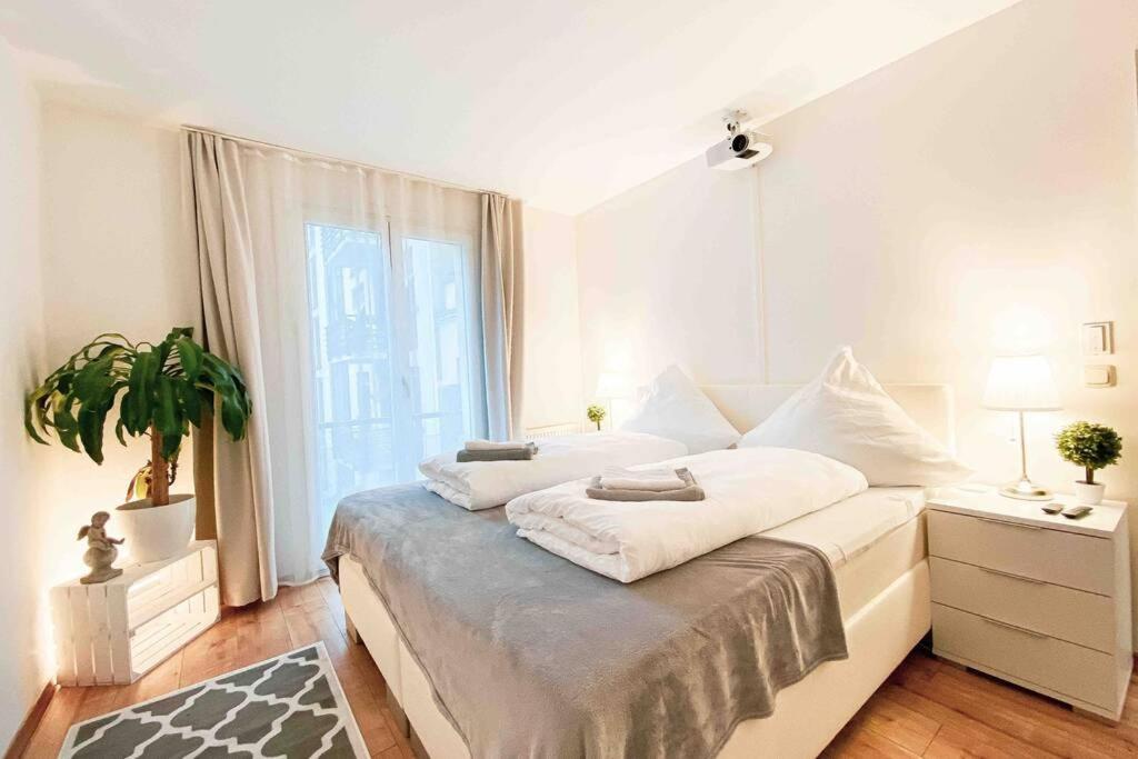 Luxury Home Cinema 2R Apt + Balcony / 65M² لبسيا المظهر الخارجي الصورة