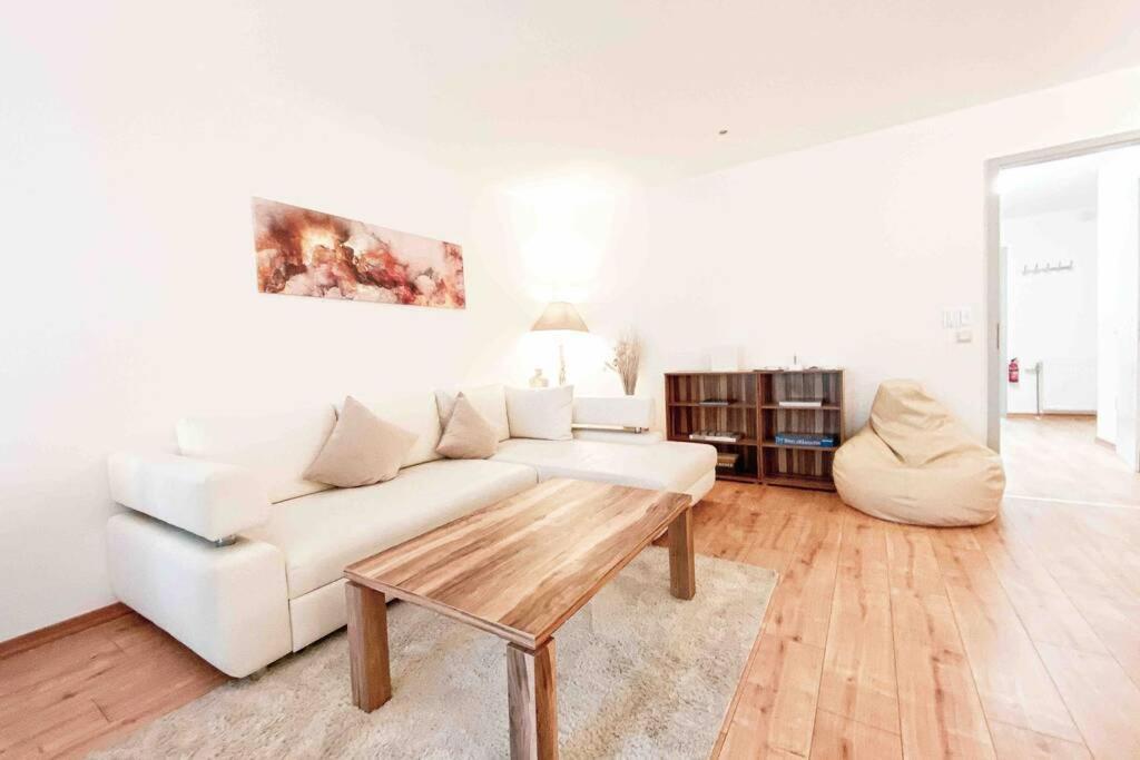 Luxury Home Cinema 2R Apt + Balcony / 65M² لبسيا المظهر الخارجي الصورة