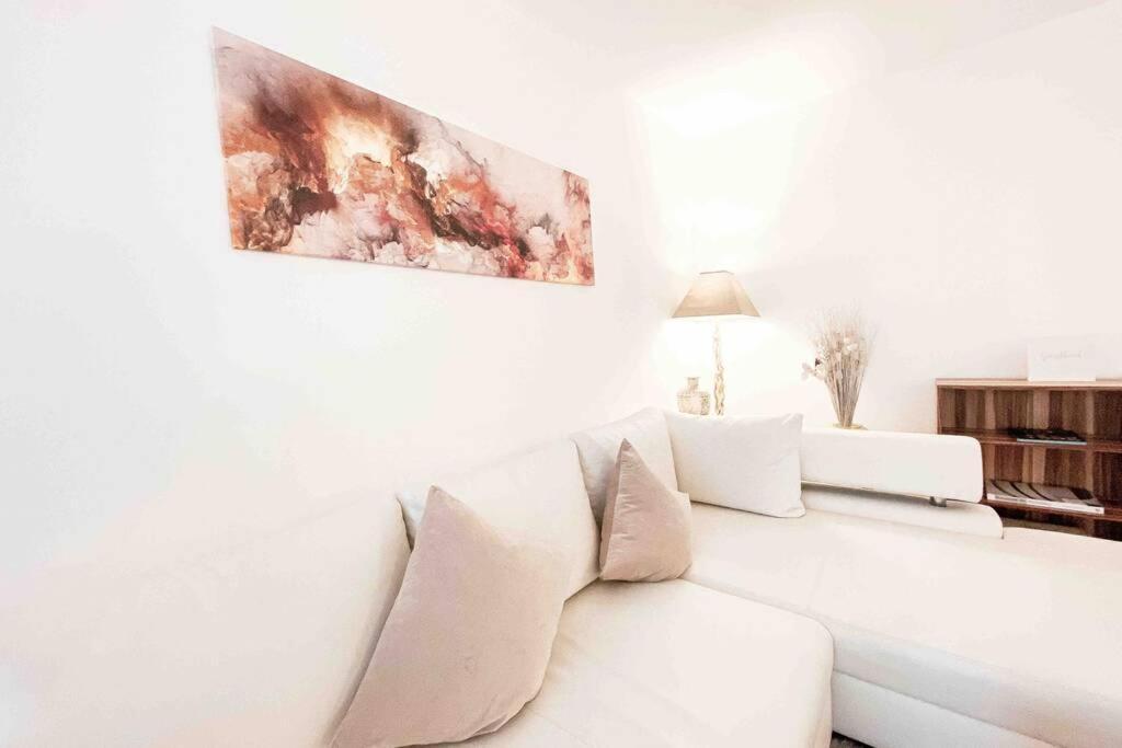 Luxury Home Cinema 2R Apt + Balcony / 65M² لبسيا المظهر الخارجي الصورة